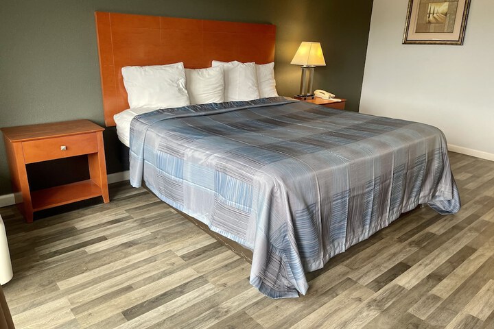 Standard | King Bed (12 of 16)