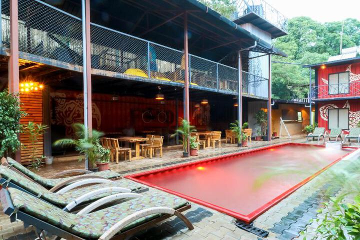 BEACH BOX HOTEL BAGA