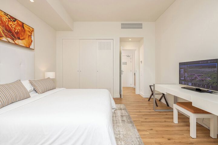 Room 16 of 202