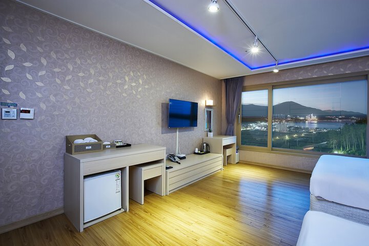 Room 32 of 62