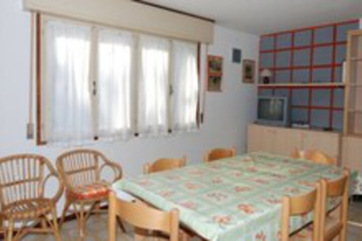 Room 13 of 30