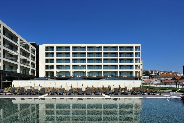 Pool Hotel