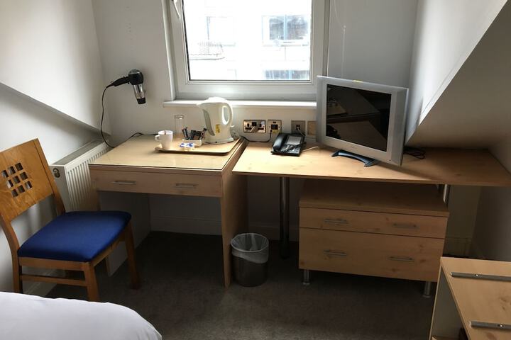 Room 7 of 33