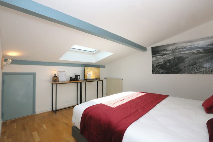 Room 13 of 33