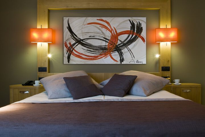 Room 3 of 94