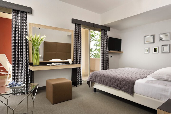 Room 7 of 49