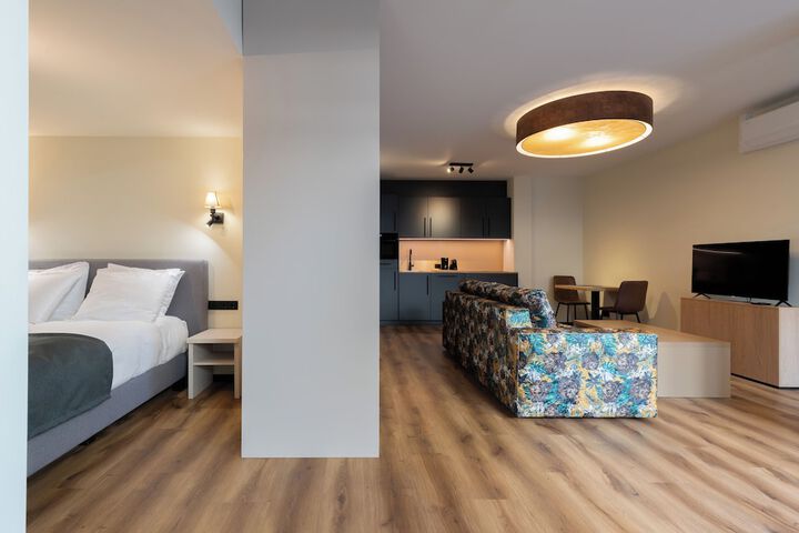 Room 6 of 27