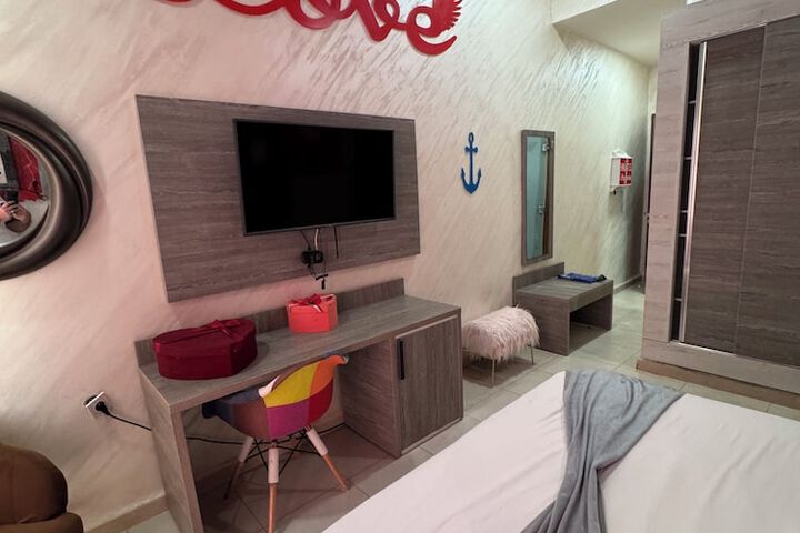 Room 4 of 24