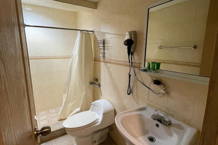 Room 8 of 9