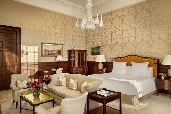 Room 43 of 106
