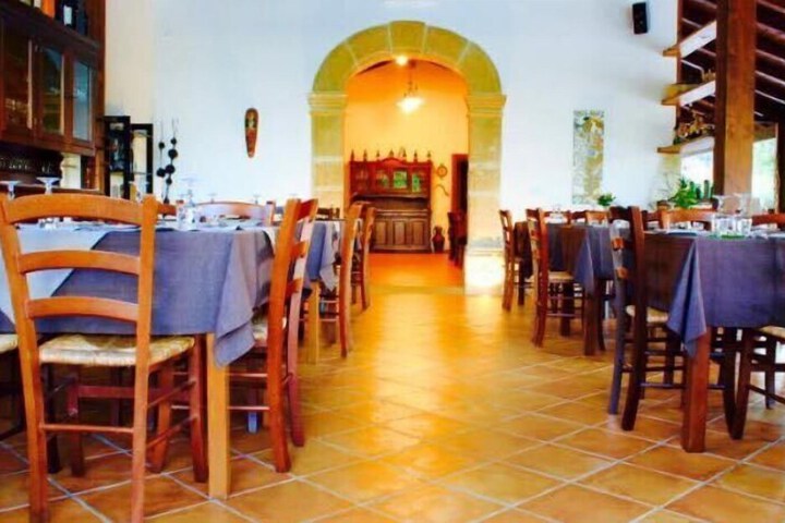 Dining 16 of 35