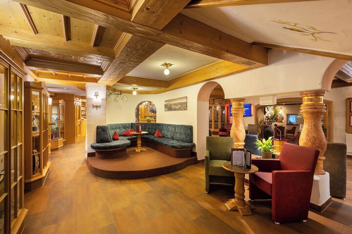 Entrance & Lobby