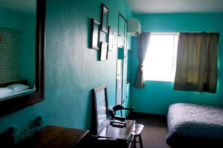 Room 6 of 37
