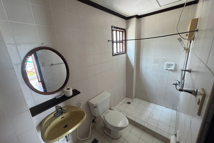 Room 54 of 68