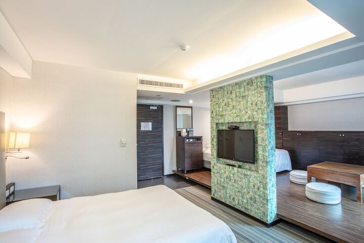 Room 13 of 74