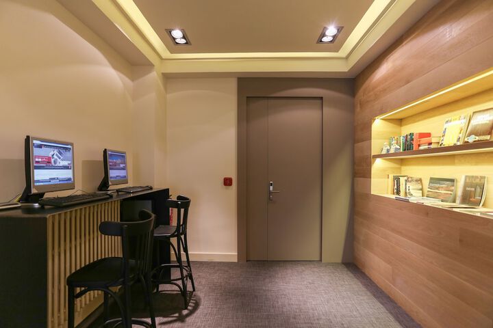 Business Center 53 of 54