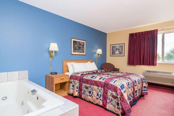 2 Queen Beds Pet Friendly (7 of 8)