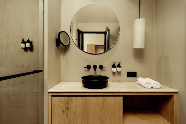 Room 46 of 83