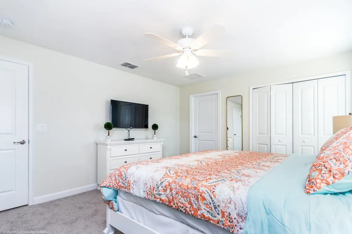 Room 6 of 17