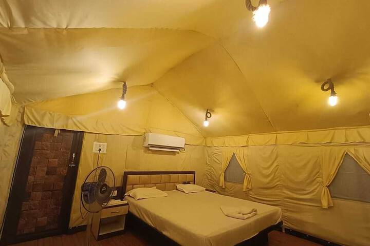 Room 8 of 125