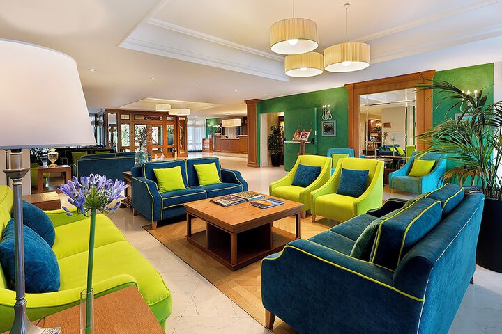 Entrance & Lobby