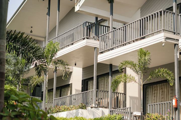 Hotel Exterior 126 of 126