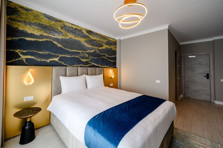 Room 13 of 70