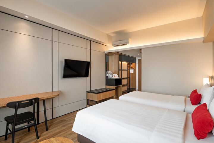 Room 13 of 28