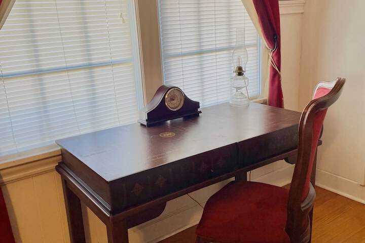 Room 10 of 23
