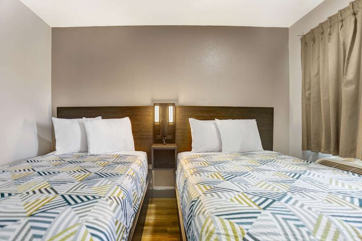 Double Bed Accessible (8 of 14)
