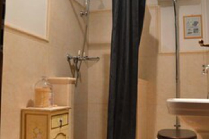 Room 2 of 20
