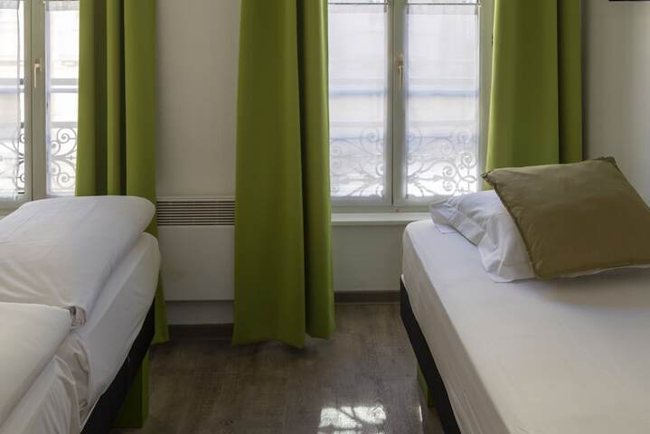 Room 32 of 112