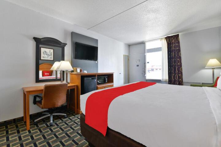 1 King Bed (14 of 16)
