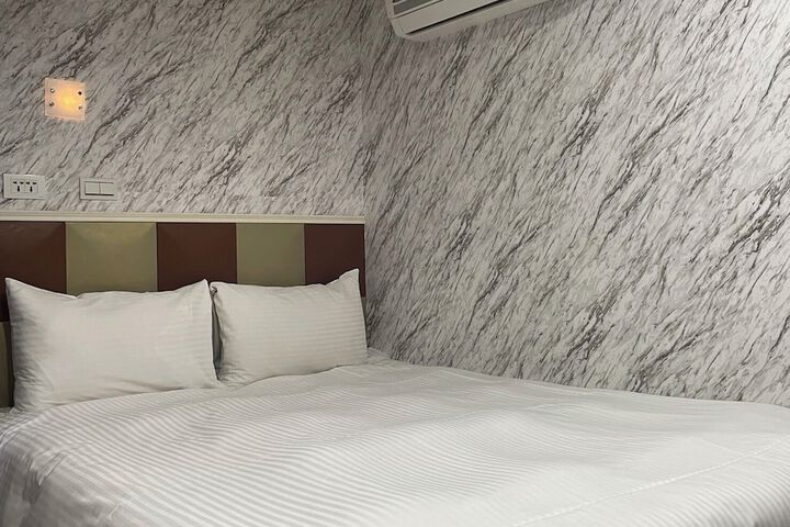 Room 66 of 81