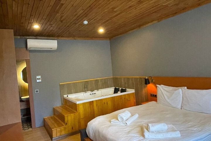 Room 36 of 151