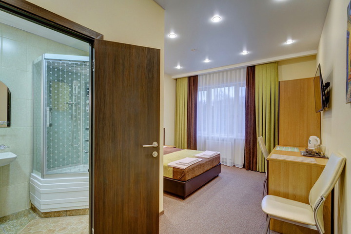 Room 5 of 8