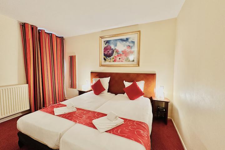 Room 6 of 43