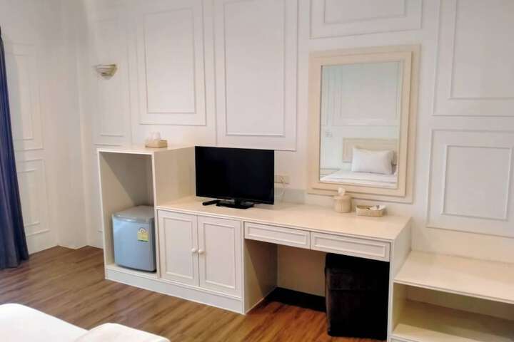 Room 18 of 32