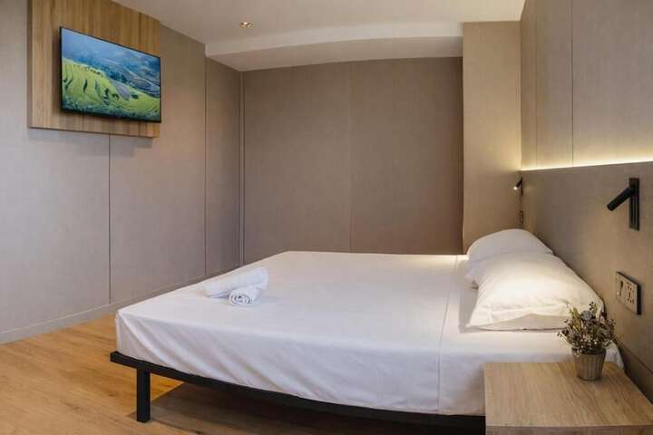 Room 3 of 10