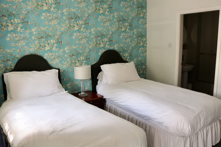 Room 8 of 32