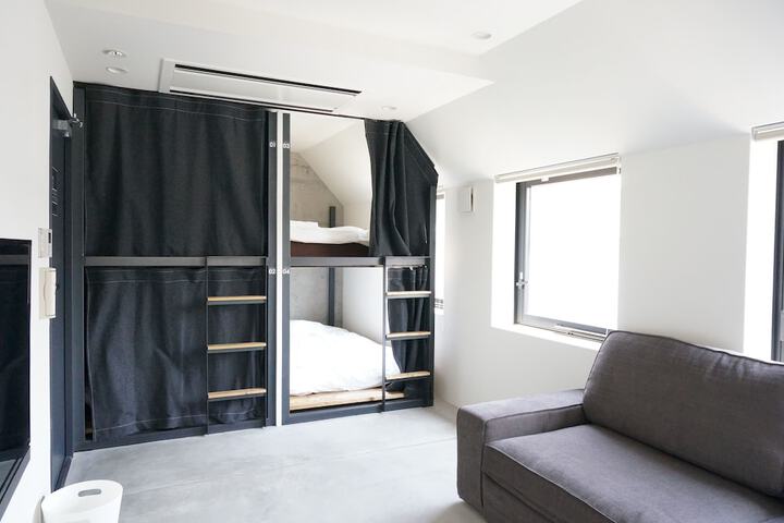 Room 7 of 42