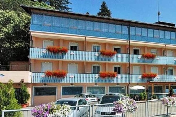 Hotel 37 of 48