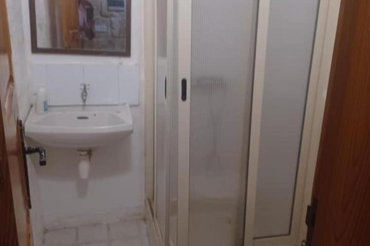 Room 8 of 17