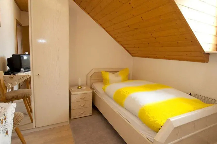 Room 3 of 11