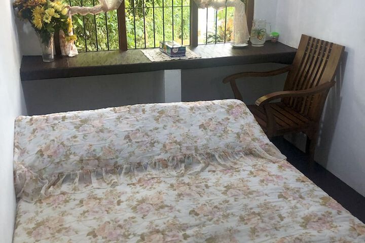Room 4 of 33