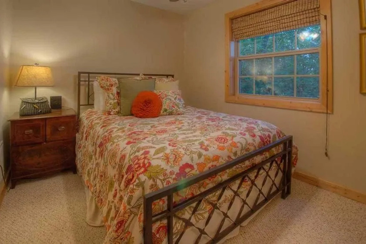 Room 6 of 27