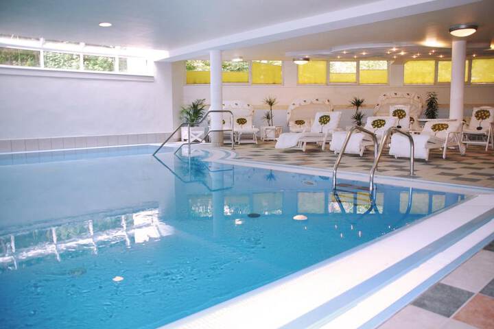 Pool 23 of 33