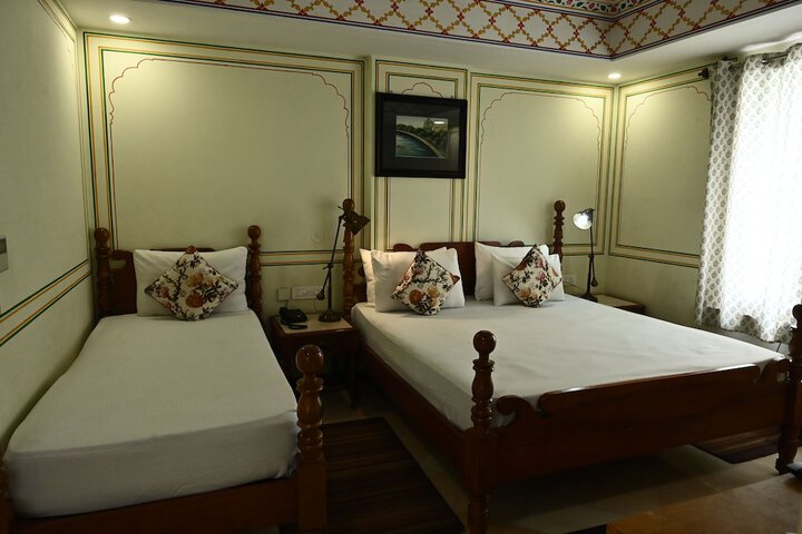 Room 14 of 32