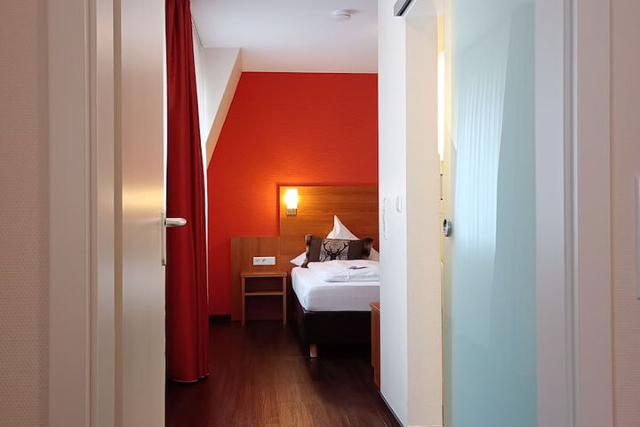 Room 13 of 47
