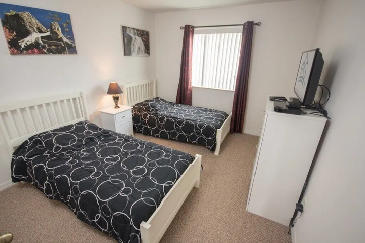 Room 4 of 16